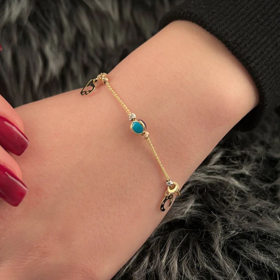 How to Choose & Design a Minimalist Gold Bracelet