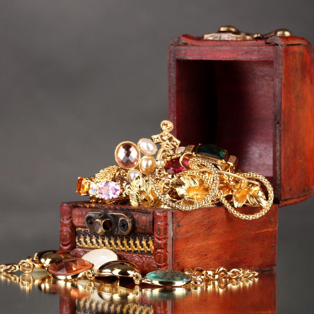 How to Store Your Gold Jewelry to Prevent Scratches and Tarnish