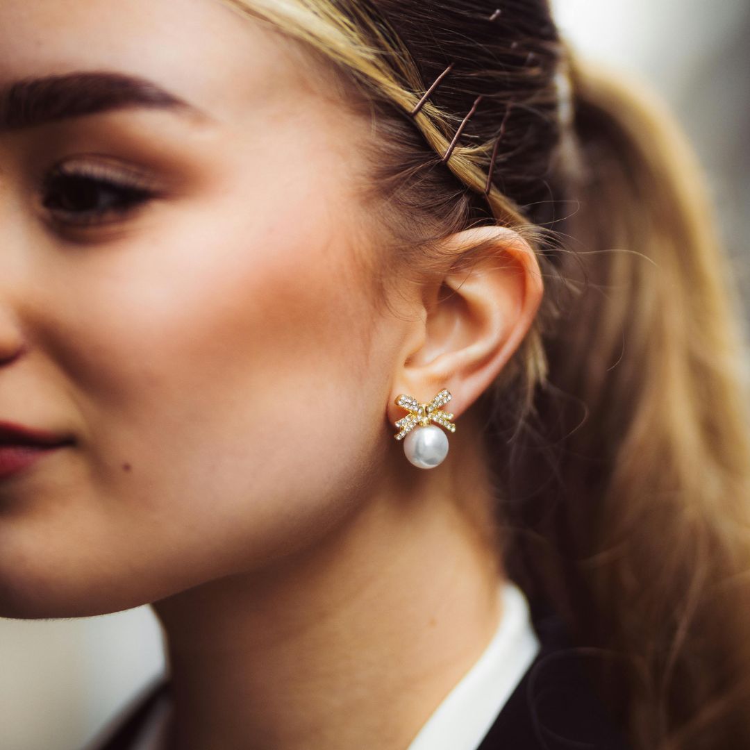 How to Match Your Gold Earrings with Your Hairstyle