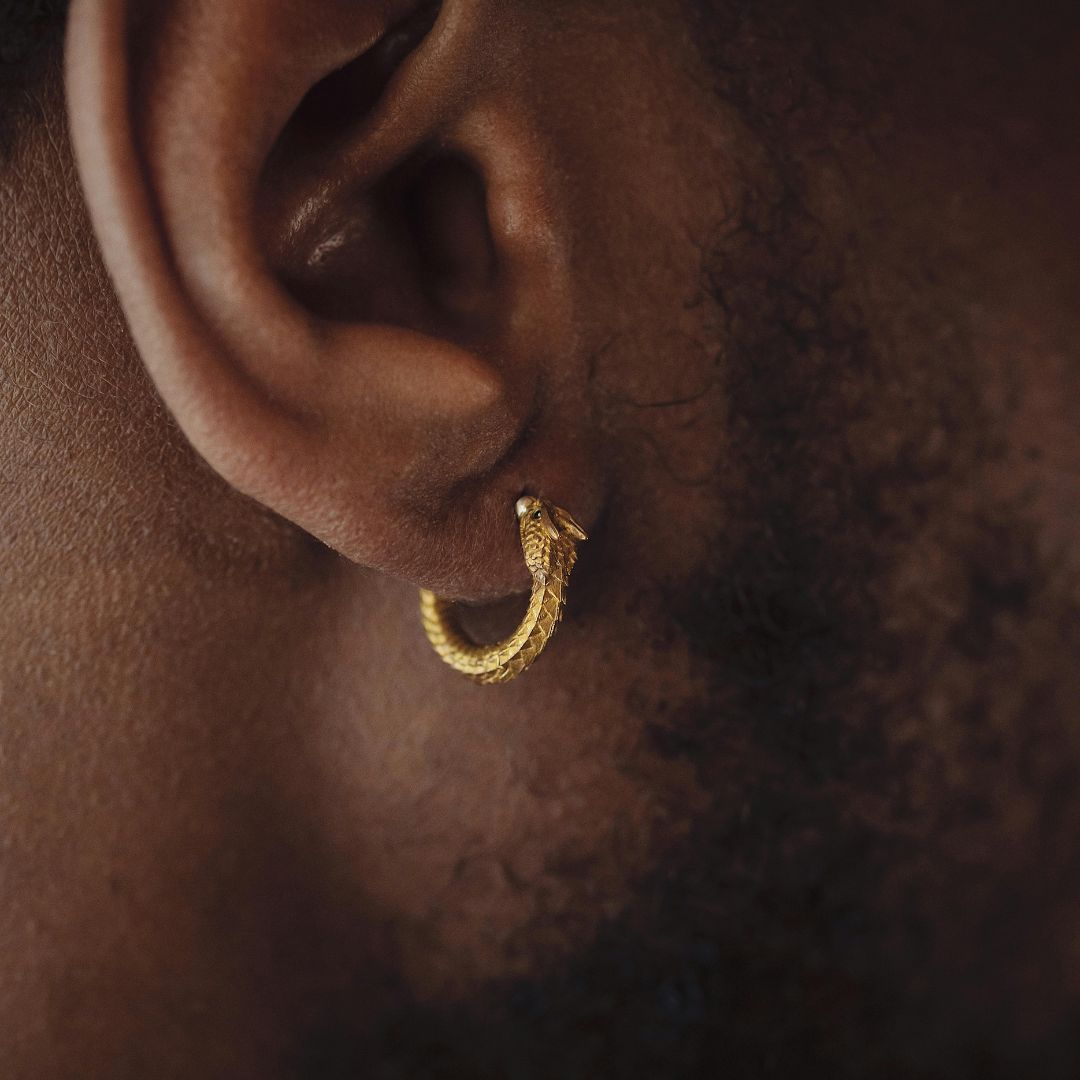 Choosing Men’s Gold Earrings: What You Need to Know