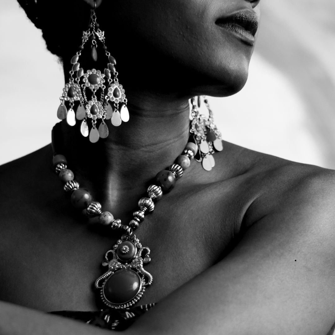 The History of Gold Jewelry in British Royal Fashion