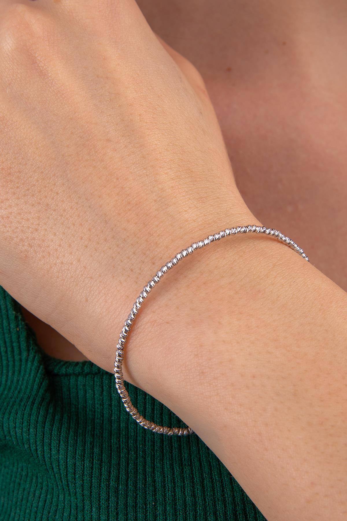 14K Gold 1 Row Dorica Cuff Bracelet