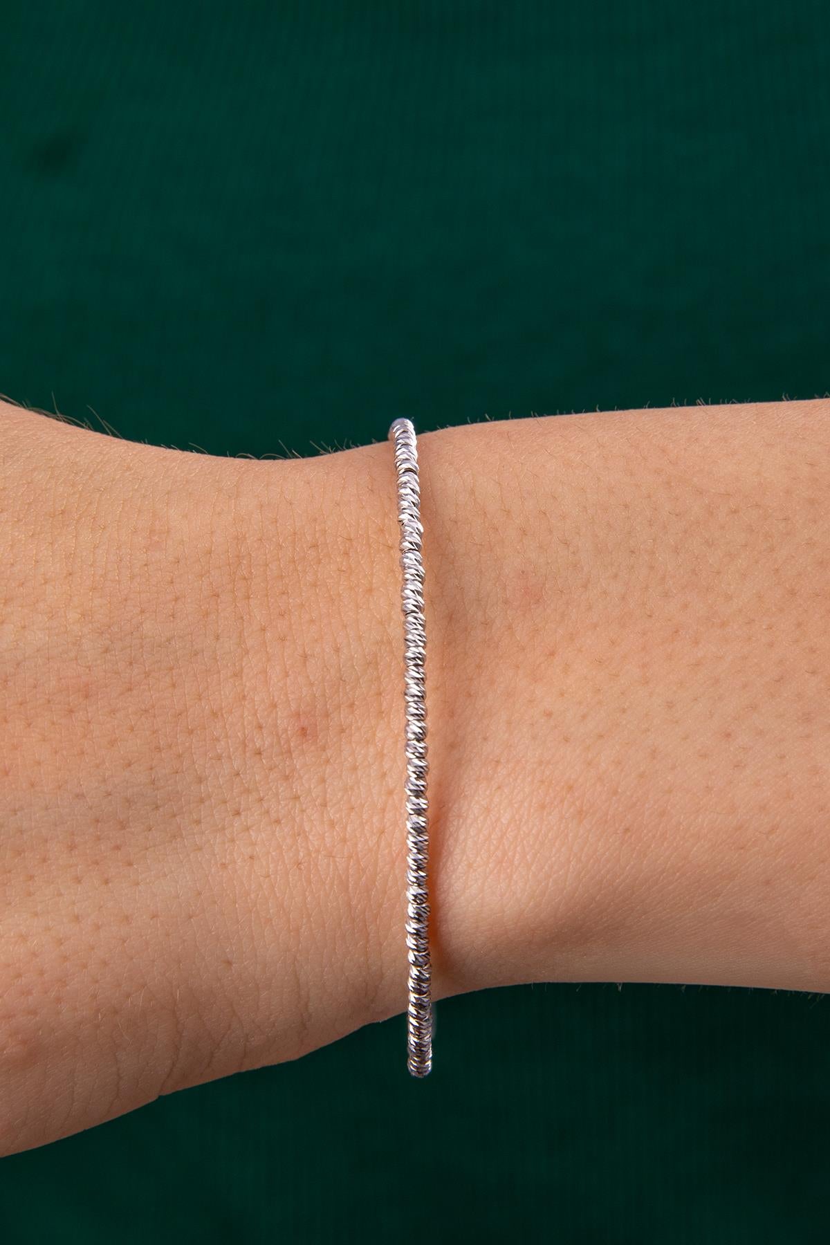 14K Gold 1 Row Dorica Cuff Bracelet