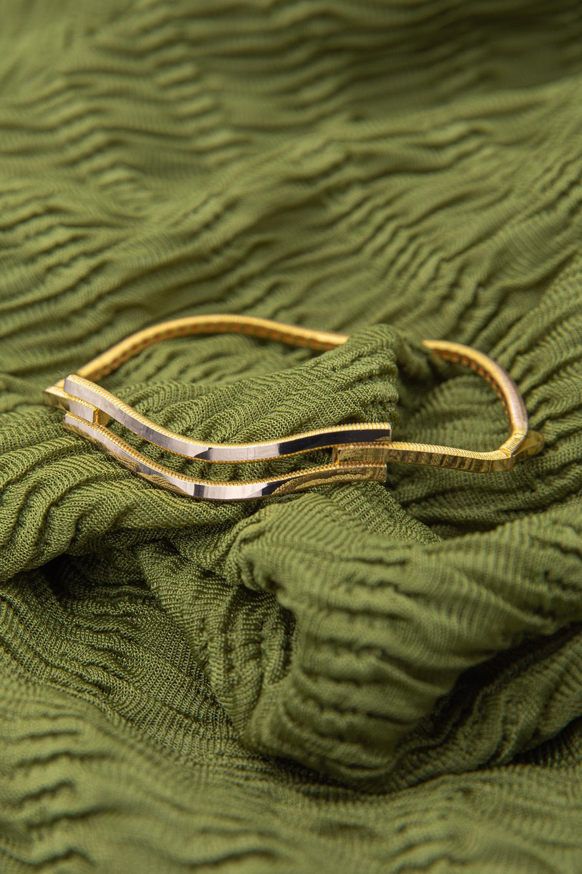 14K Gold 22K Looking Wavy 2 Rows Of Ribs Bangle