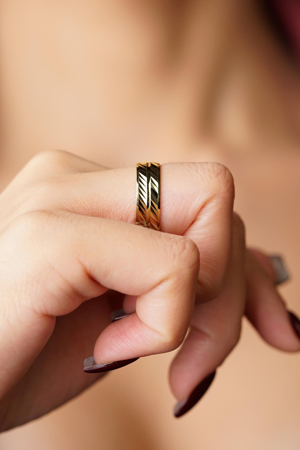 14K Gold Anima Wedding Band