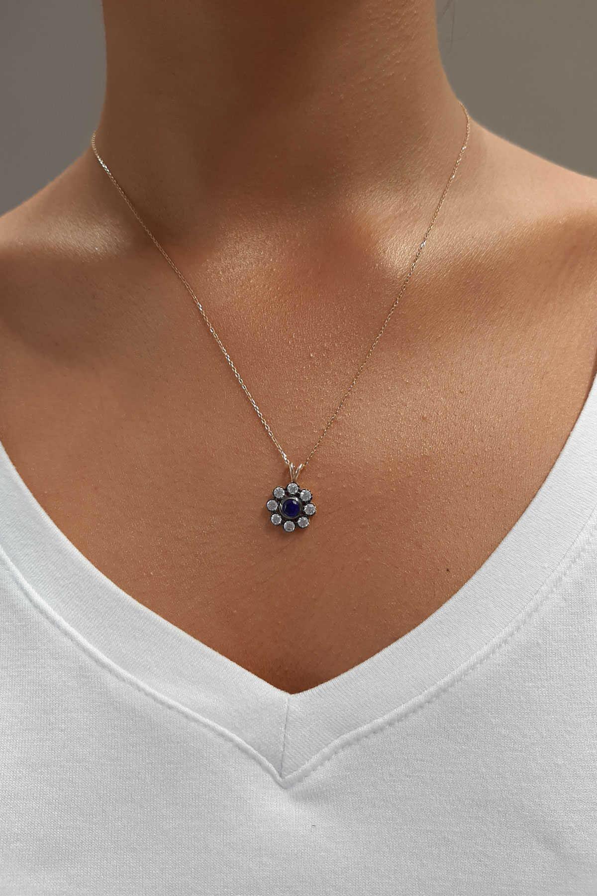 14K Gold Antique Daisy Shape Necklace