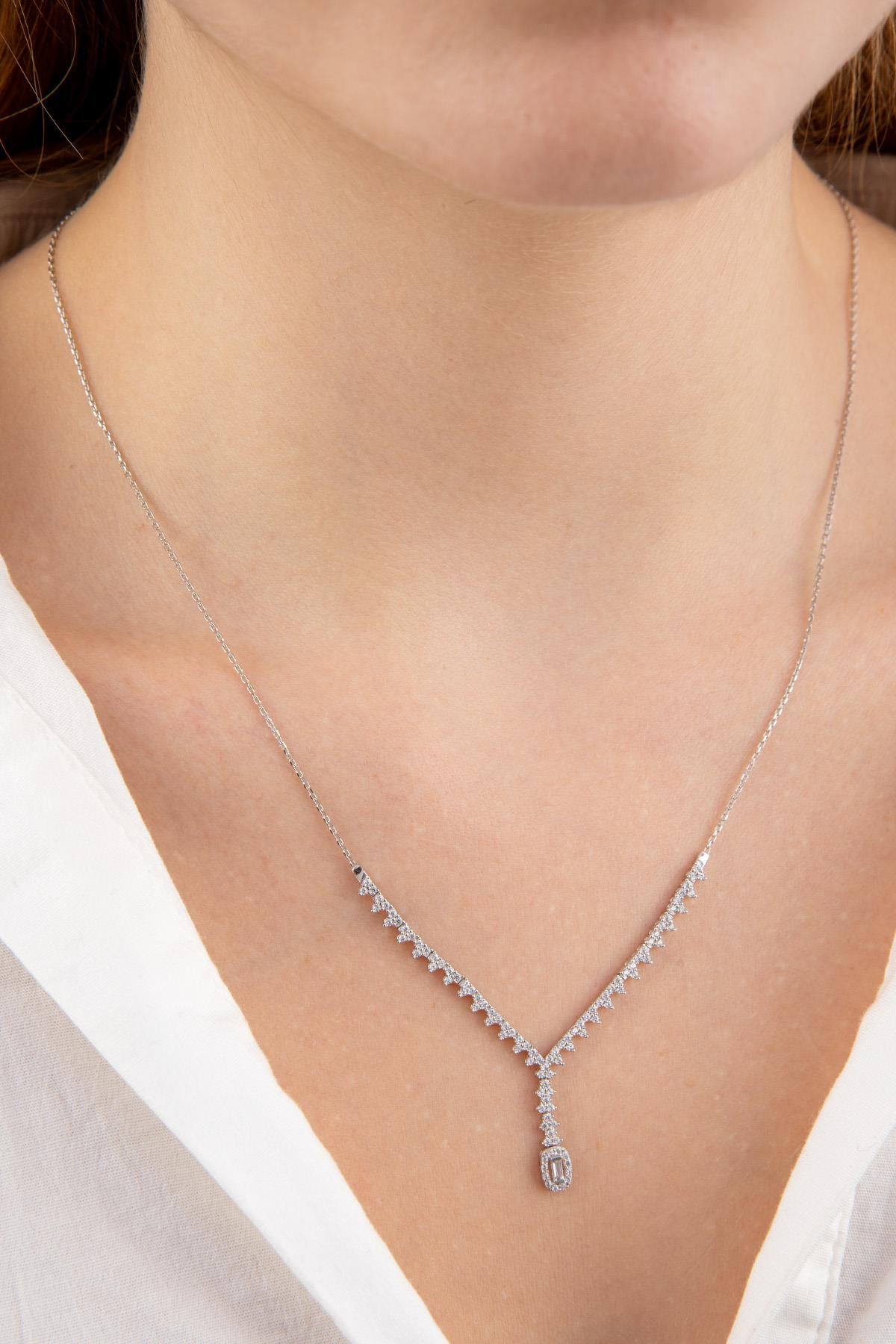 14K Gold Baguette Detailed Necklace