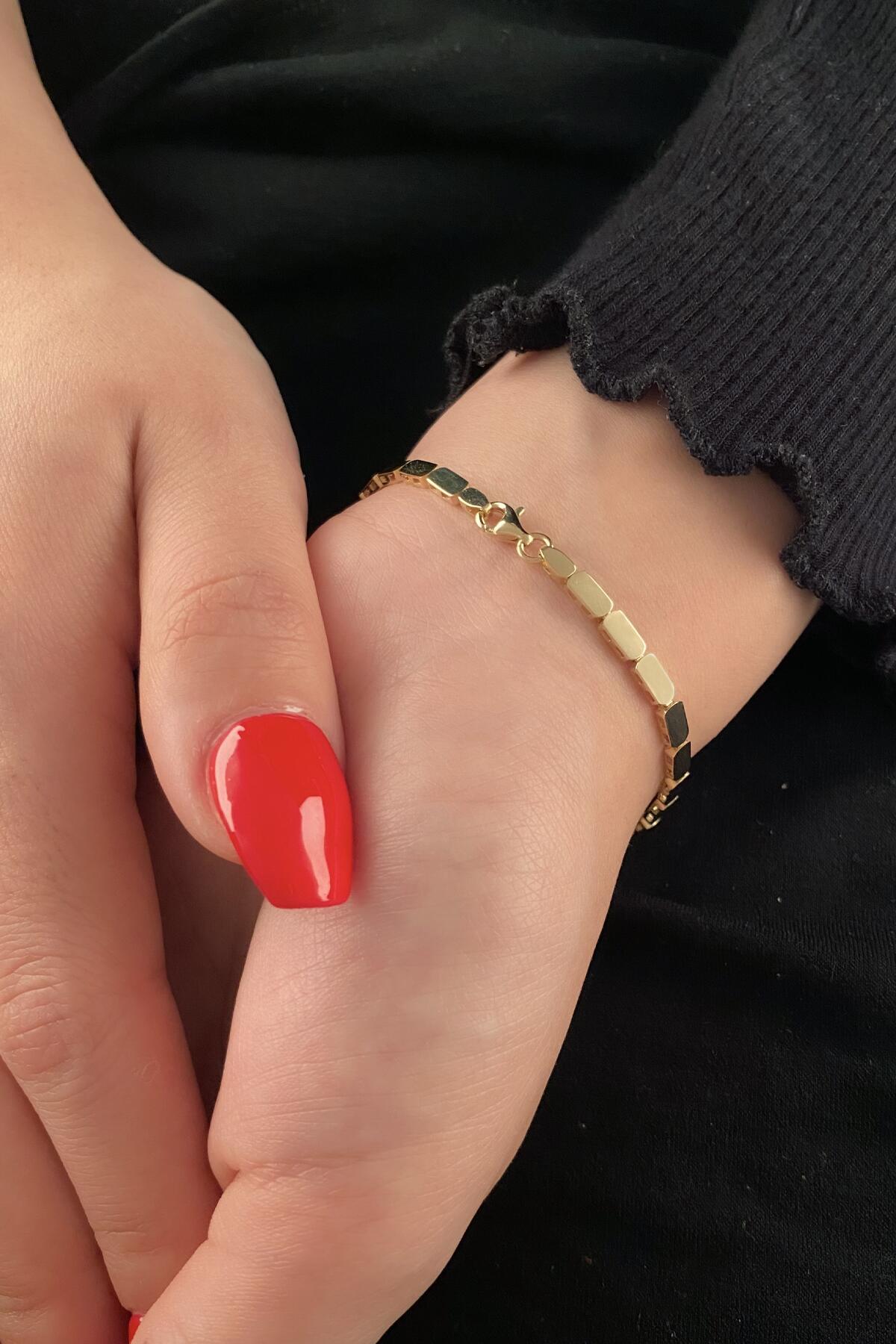 14K Gold Baguette Stone Detail Honeycomb Bracelet