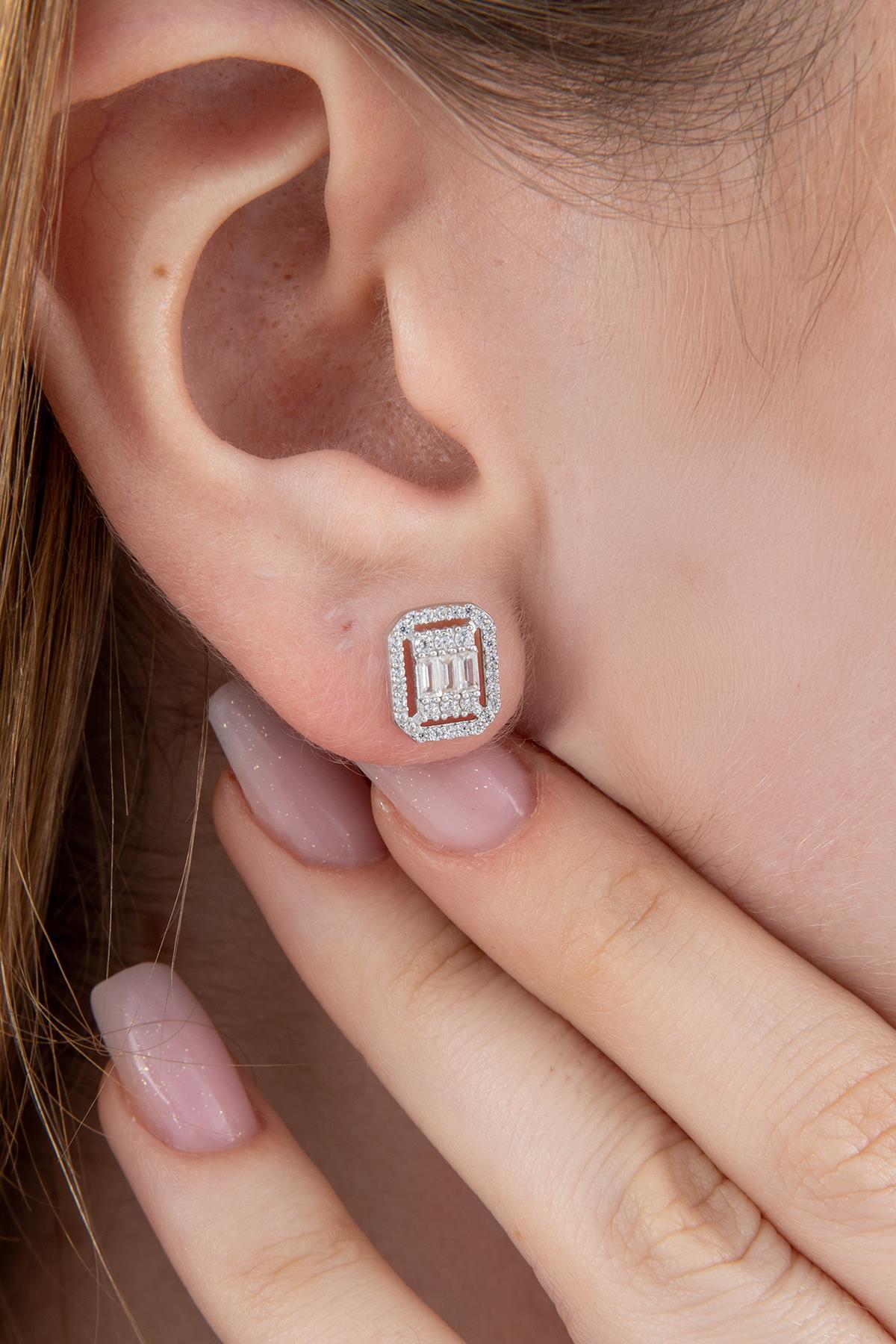 14K Gold Baguette Stud Earrings