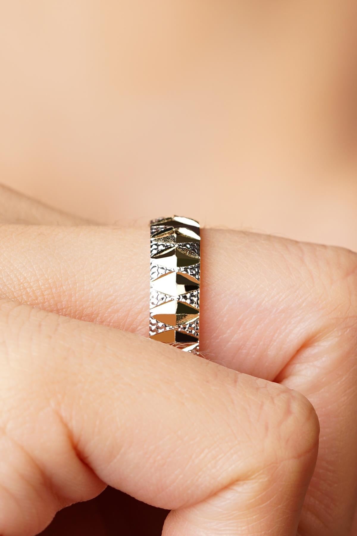 14K Gold Brezza Wedding Band
