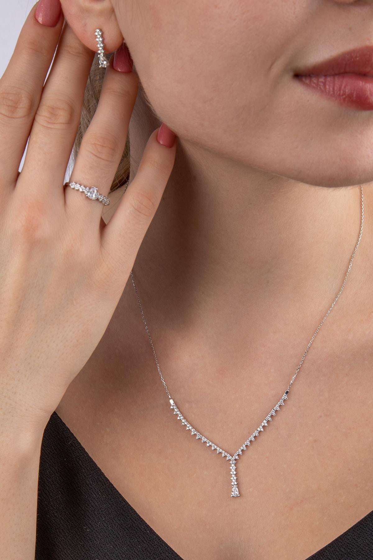 14K Gold Charming White Stone Set