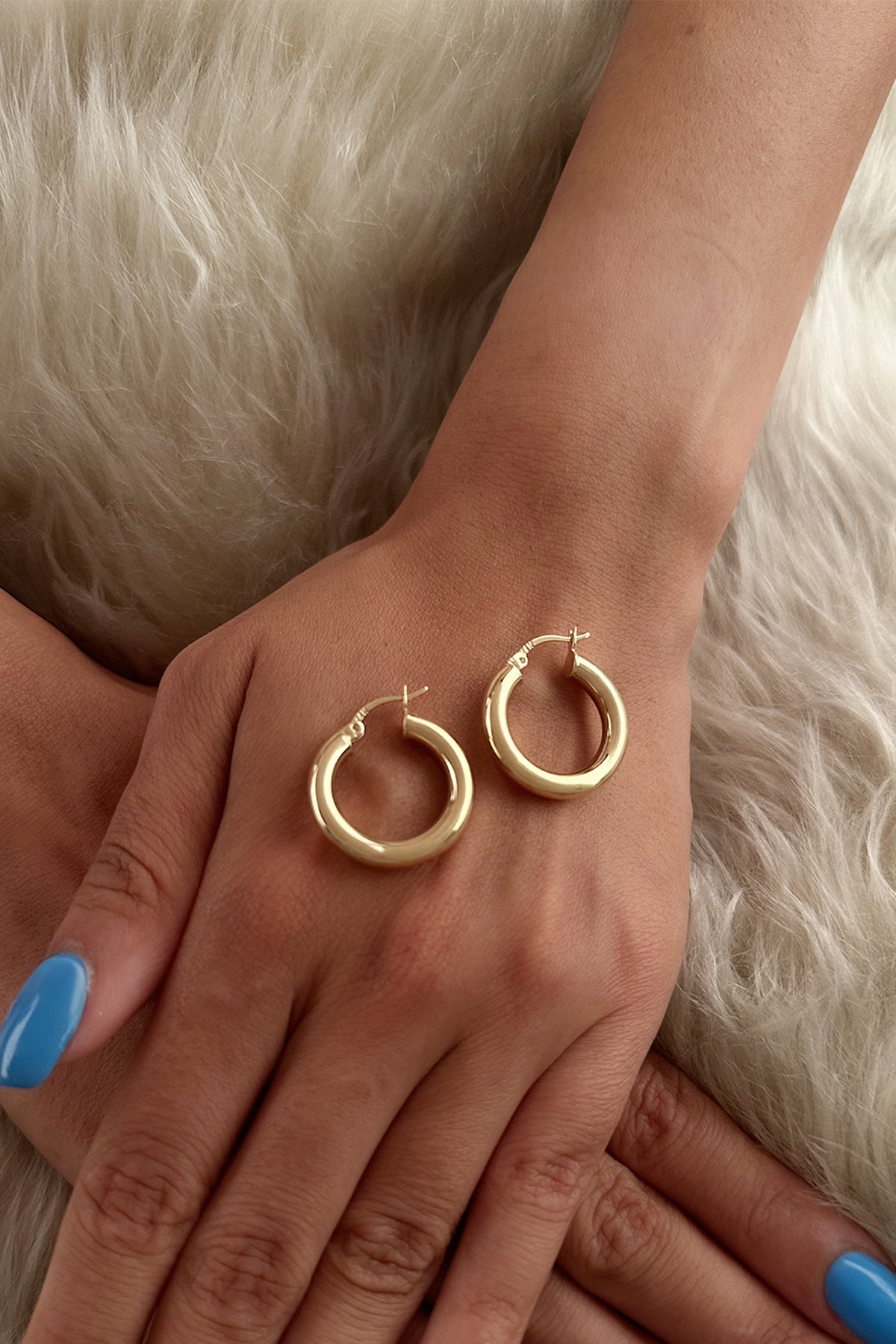 14K Gold Chunky Tube Earrings 4