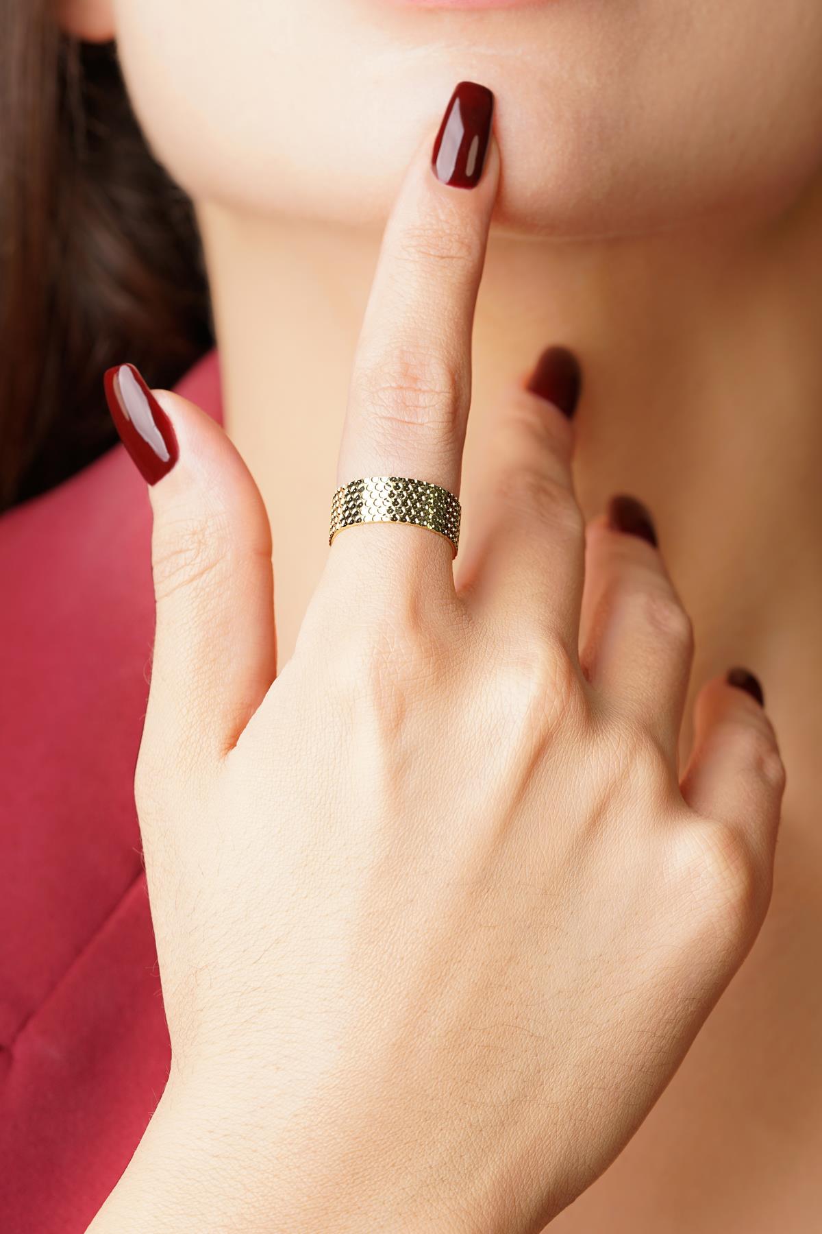 14K Gold Cuore Wedding Band
