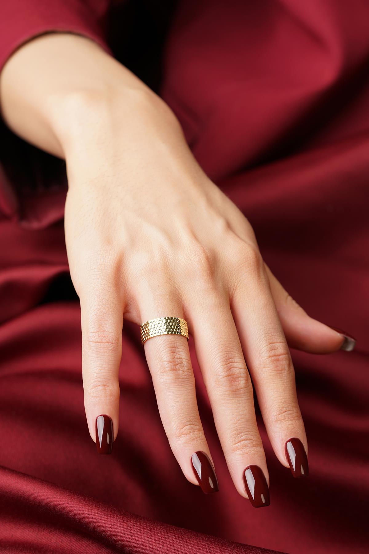14K Gold Cuore Wedding Band