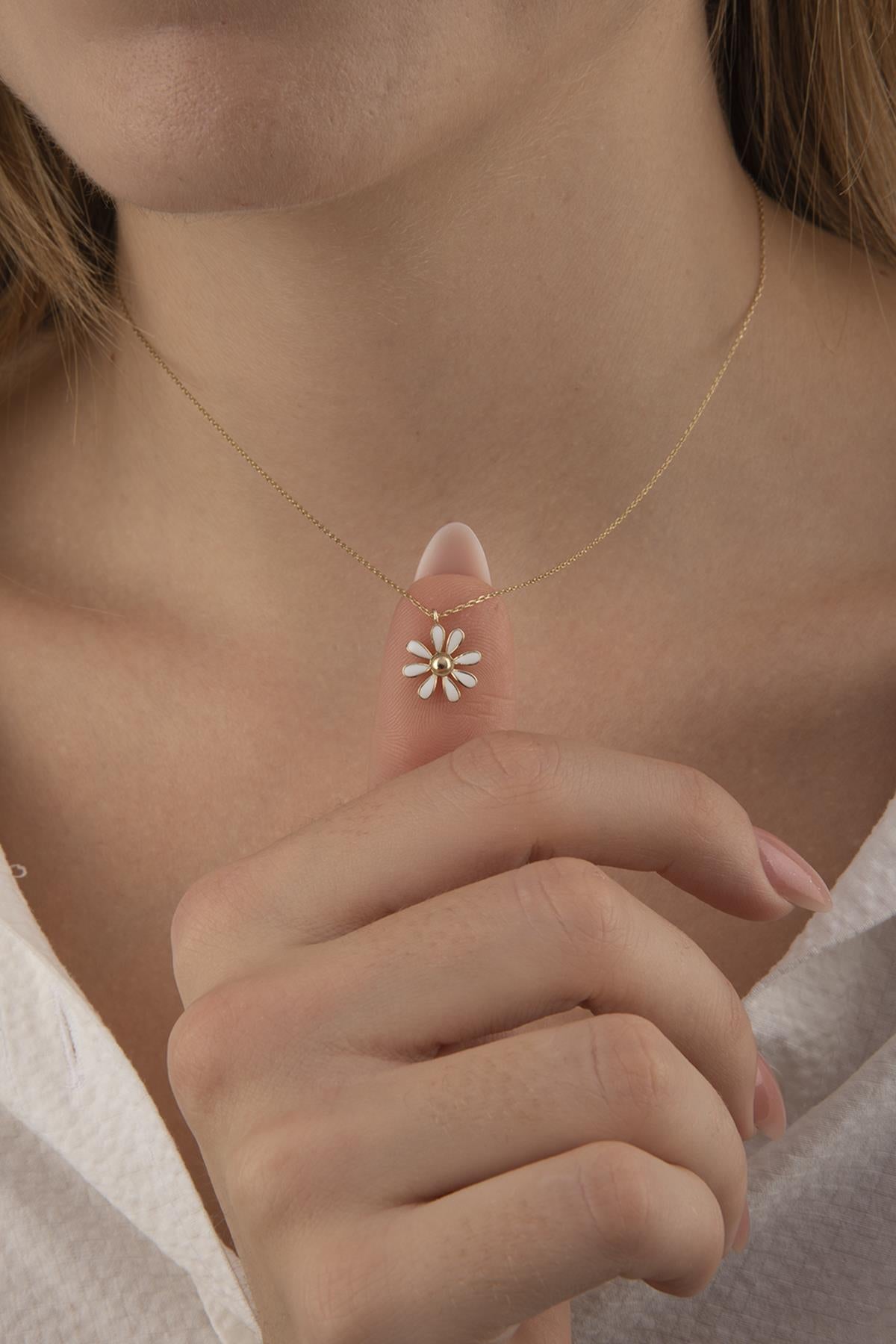 14K Gold Daisy Necklace