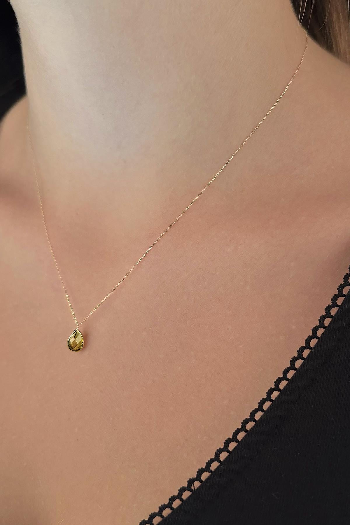 14K Gold Day Green Color Stone Drop Shape Necklace