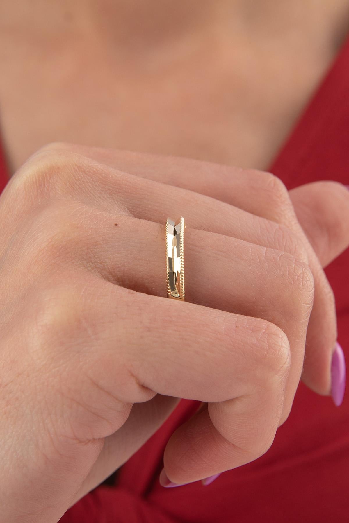 14K Gold Dazzling Ring