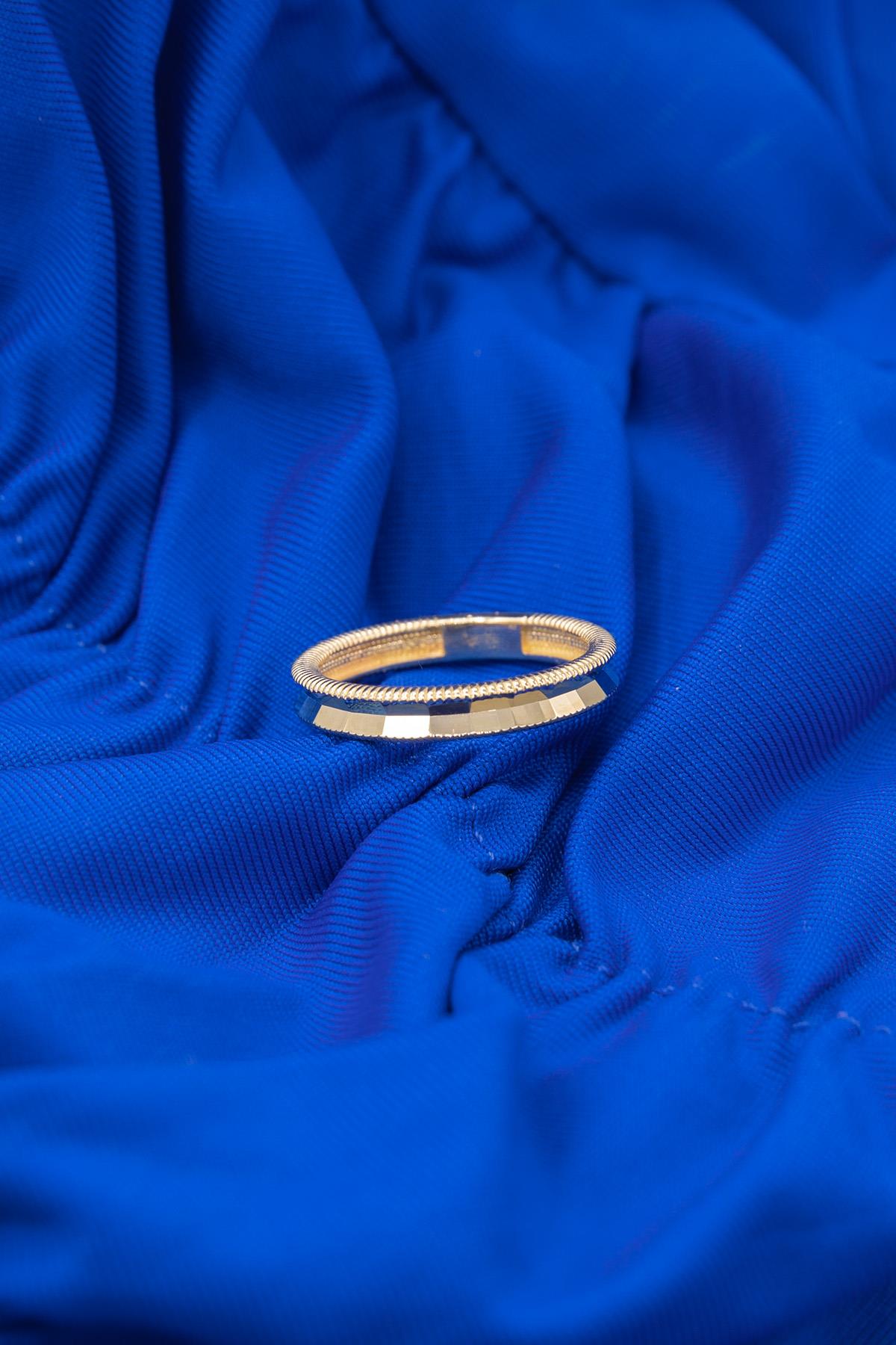 14K Gold Dazzling Ring