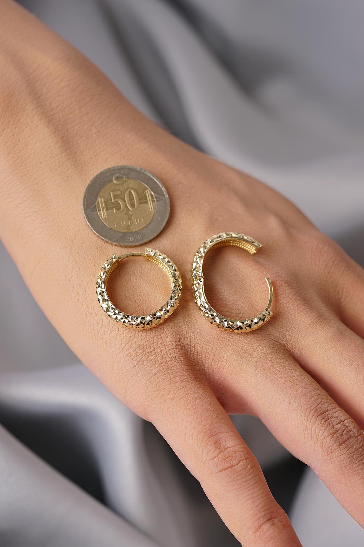 14K Gold Diamond-Cut Sparkle Hoops