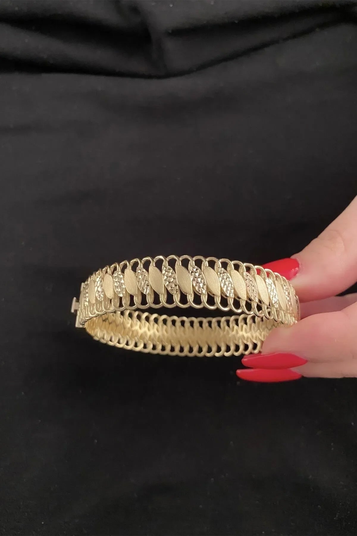 14K Gold Diamond Cut Vienna Bracelet