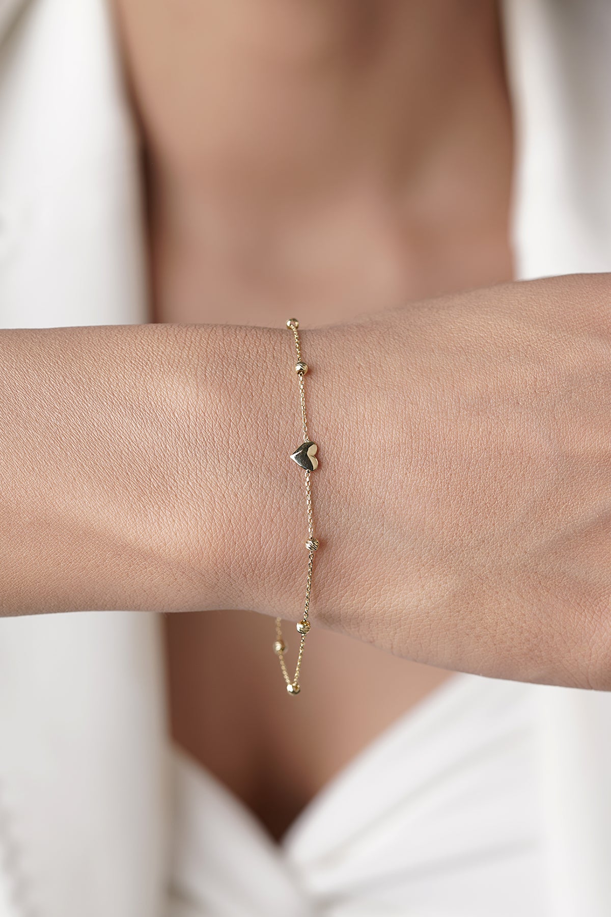 14K Gold Dorika Ball Detail Heart Bracelet