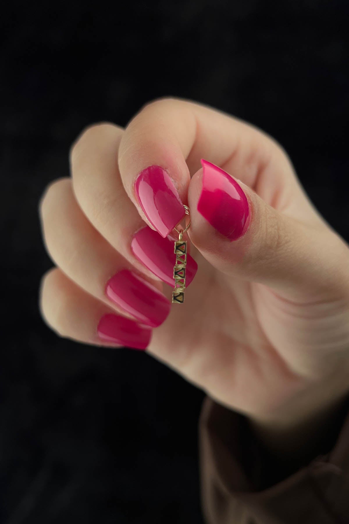 14K Gold E Letter Mini Shine Pendant