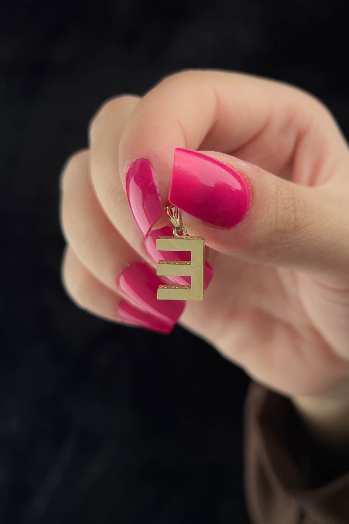 14K Gold E Letter Mini Shine Pendant