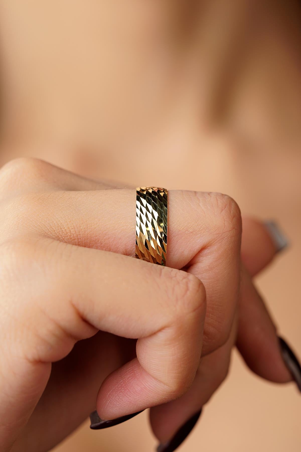 14K Gold Eclair Wedding Band