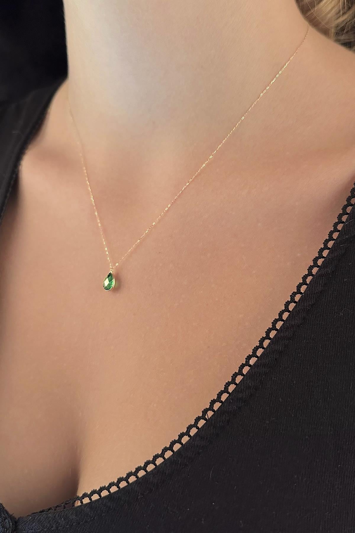 14K Gold Emerald Stone Drop Shape Necklace