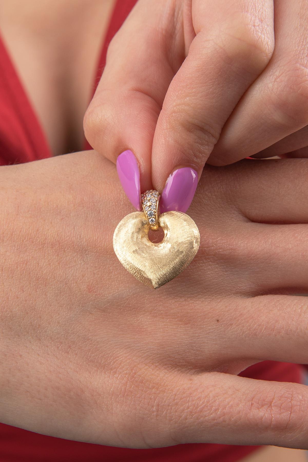 14K Gold Enchanting Heart Pendant