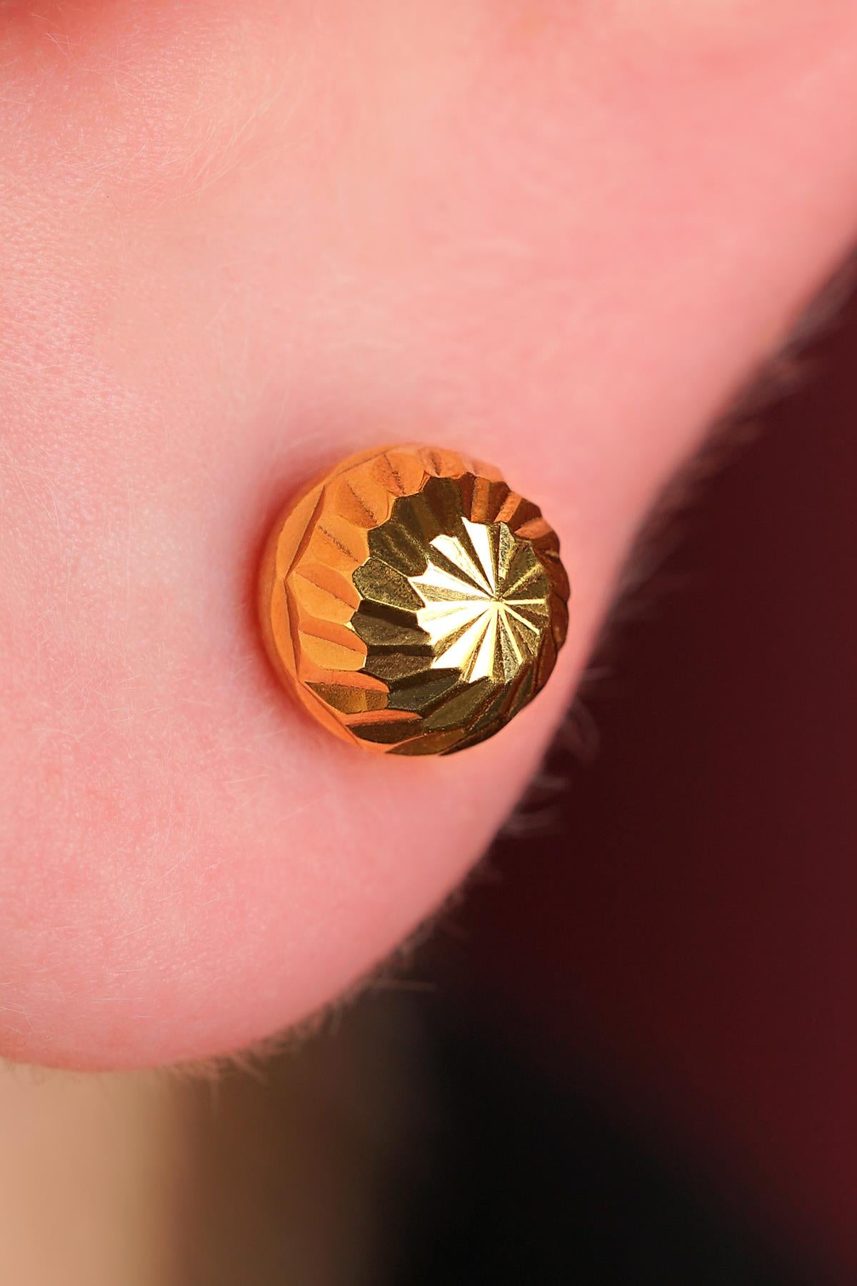 14K Gold Engraved Pattern Ball Men’s Earring