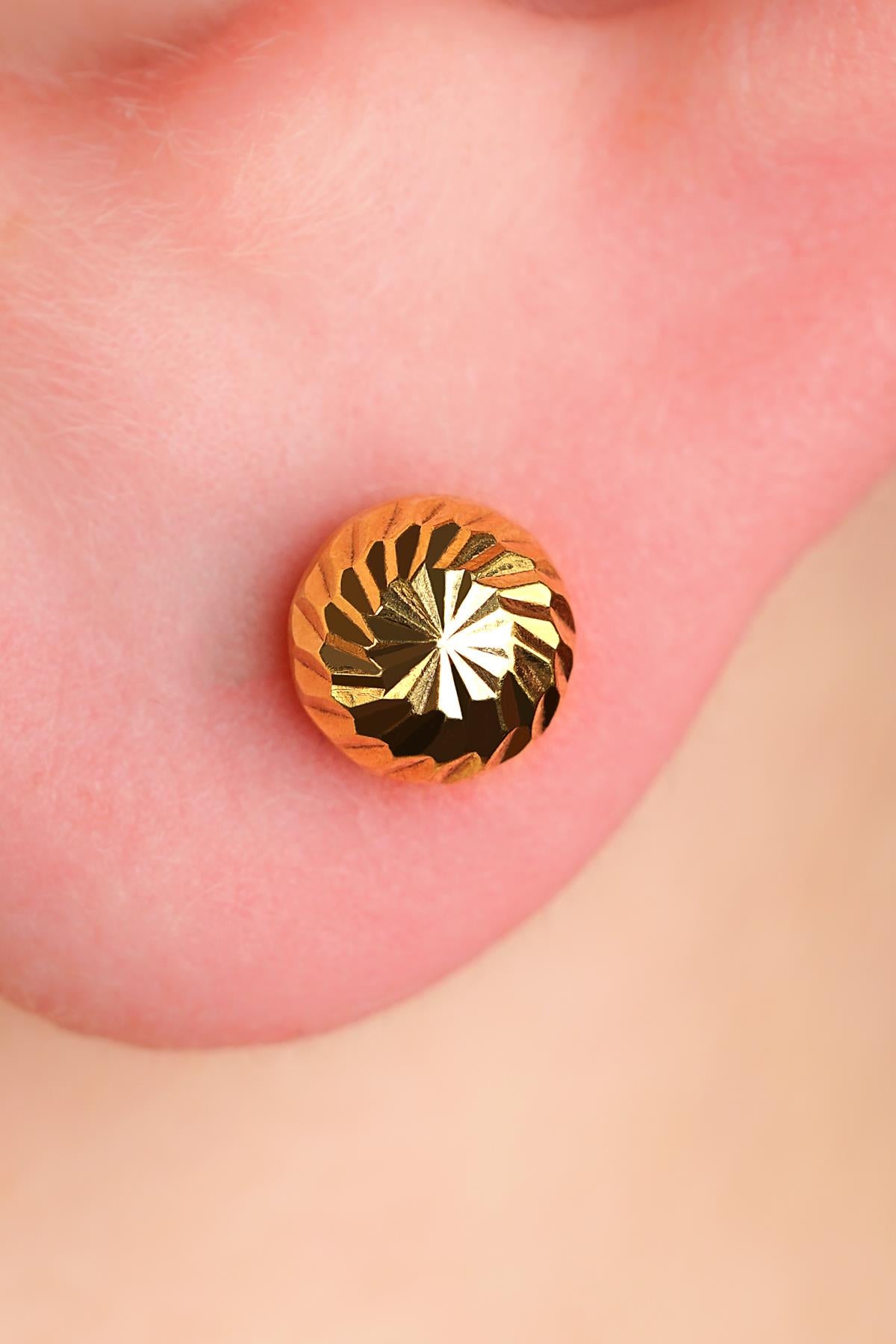 14K Gold Engraved Pattern Ball Men’s Earring