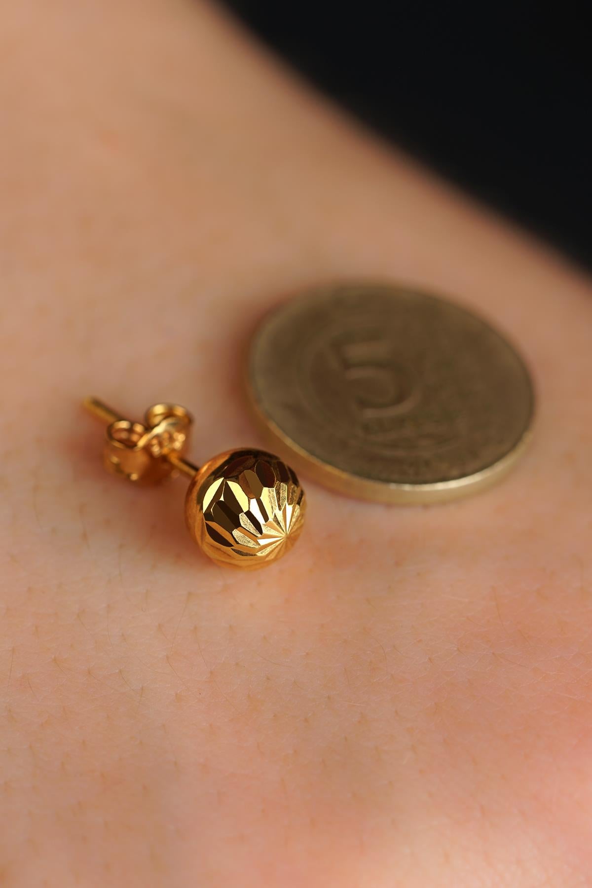 14K Gold Engraved Pattern Ball Men’s Earring