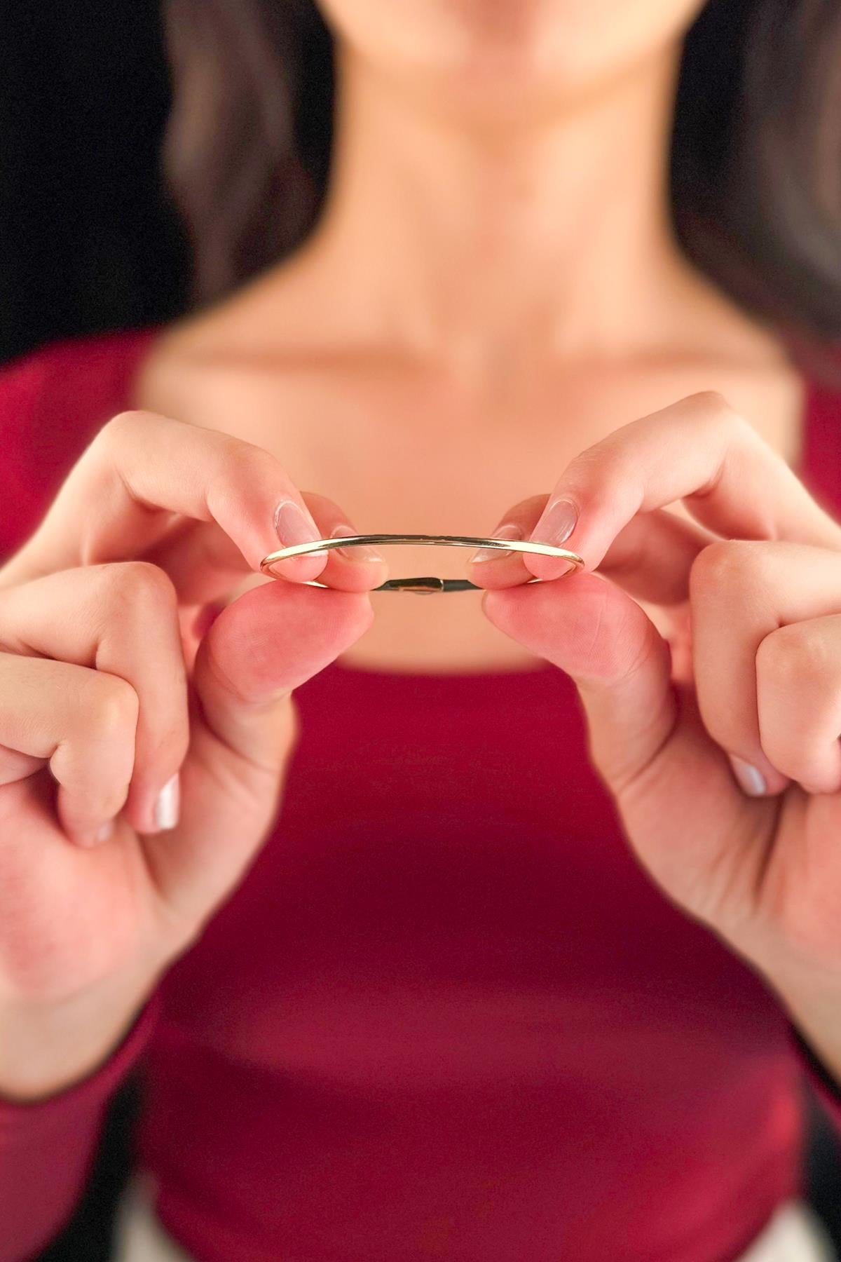 14K Gold Espina Bangle