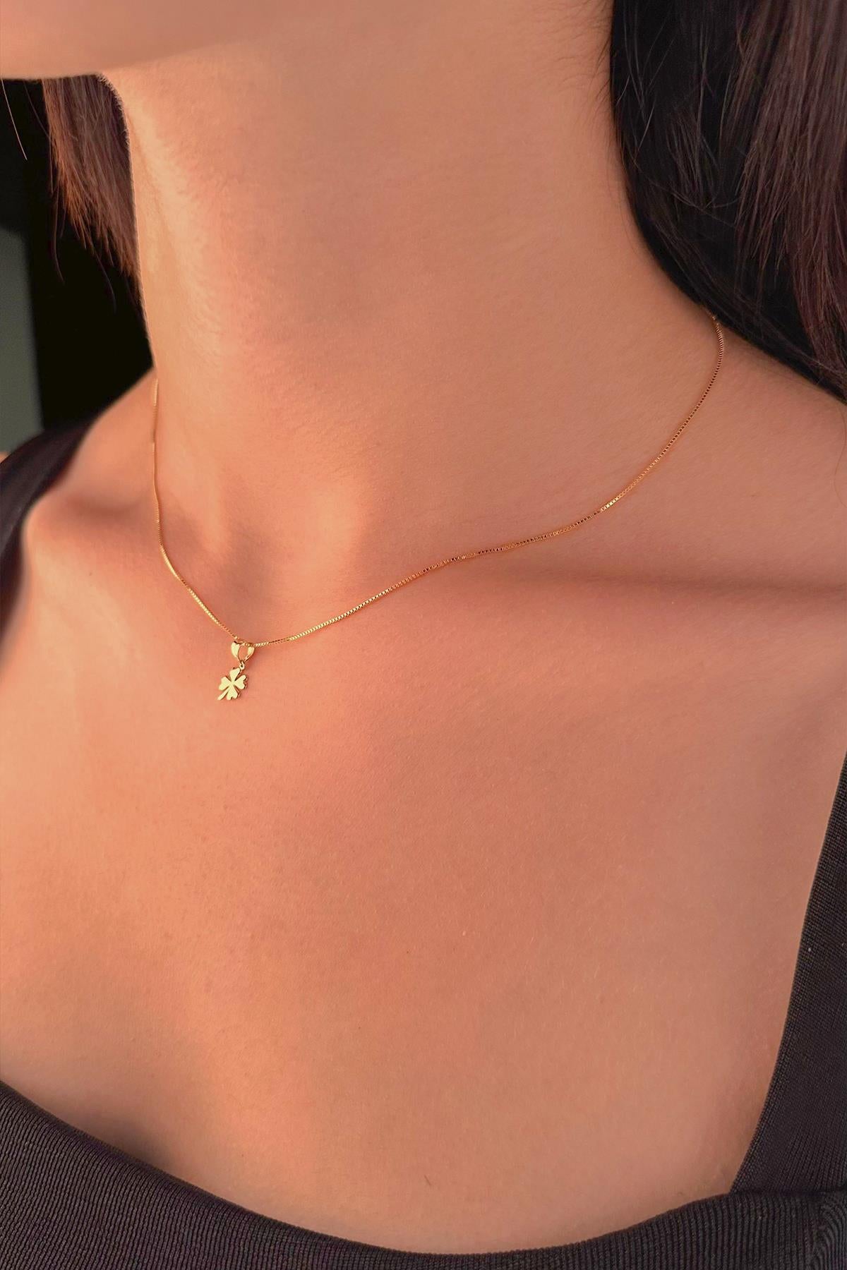 14K Gold Fine Box Chain Clover Necklace