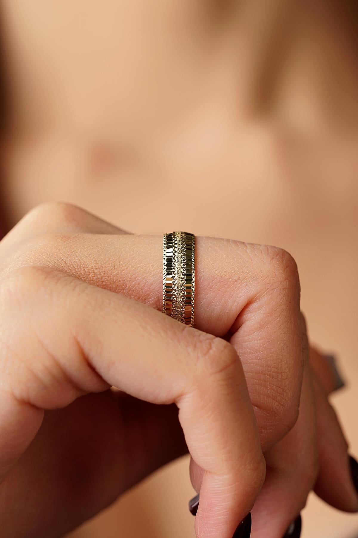 14K Gold Frangipane Wedding Band