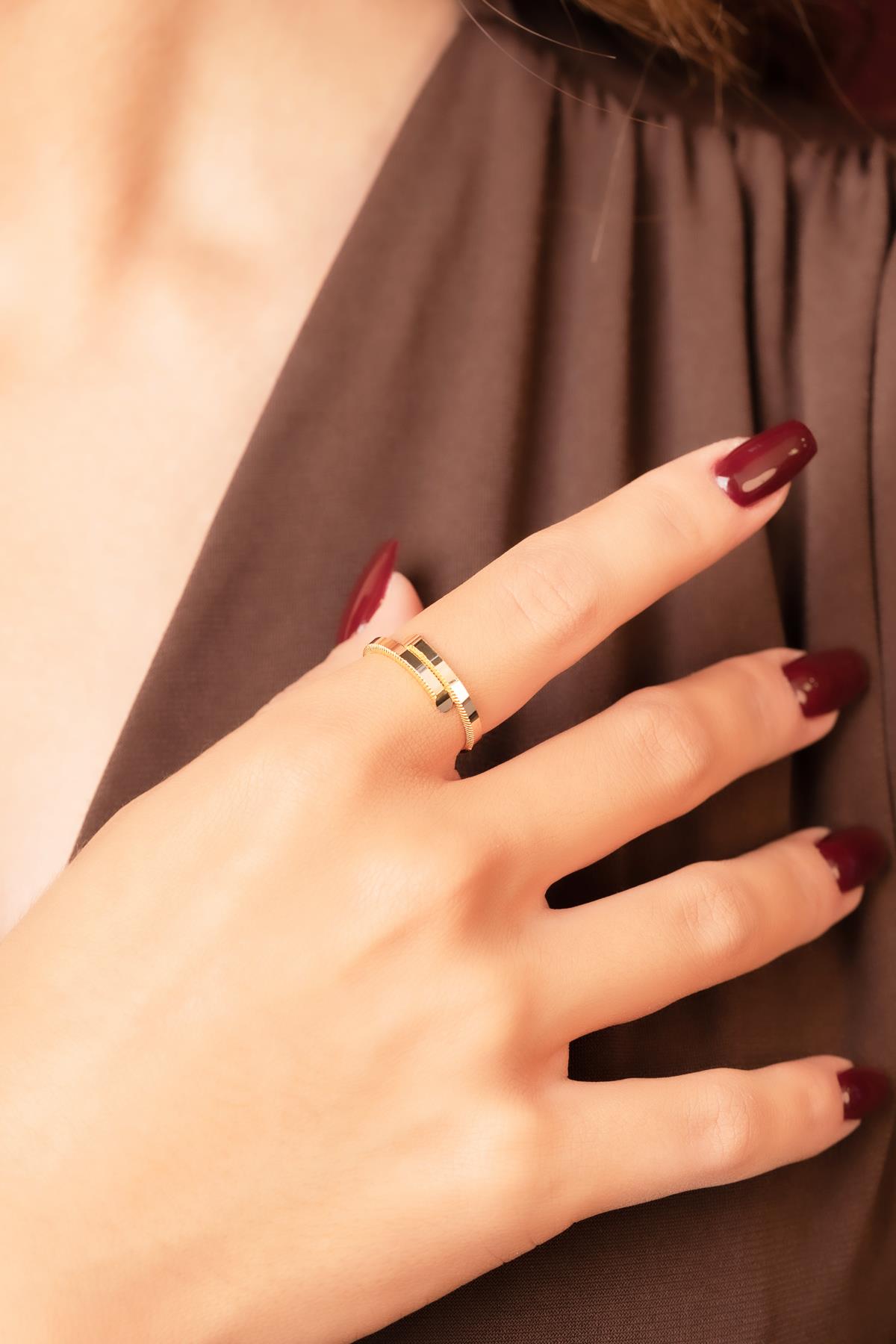 14K Gold Gleaming Angular Ring