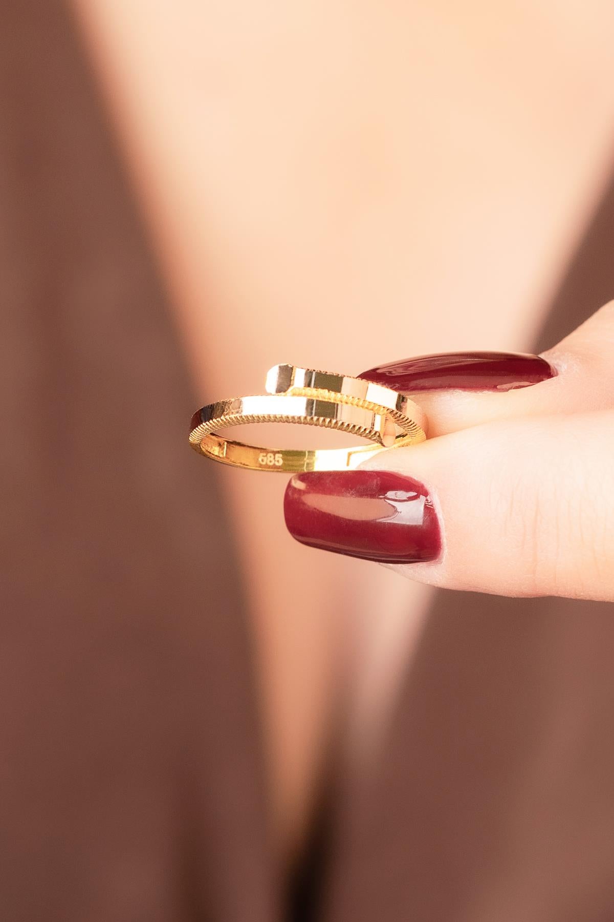 14K Gold Gleaming Angular Ring