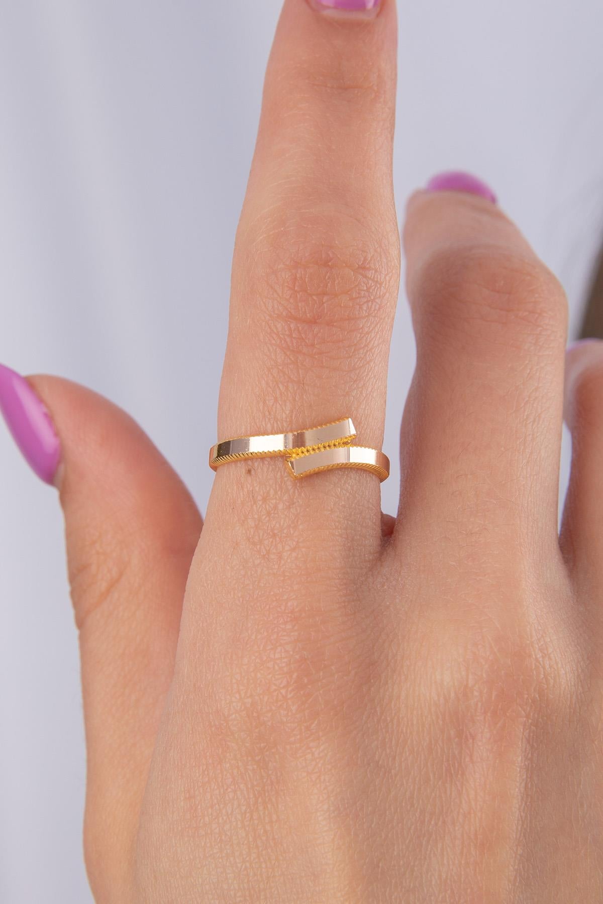 14K Gold Gleaming Double Oval Spiral Ring