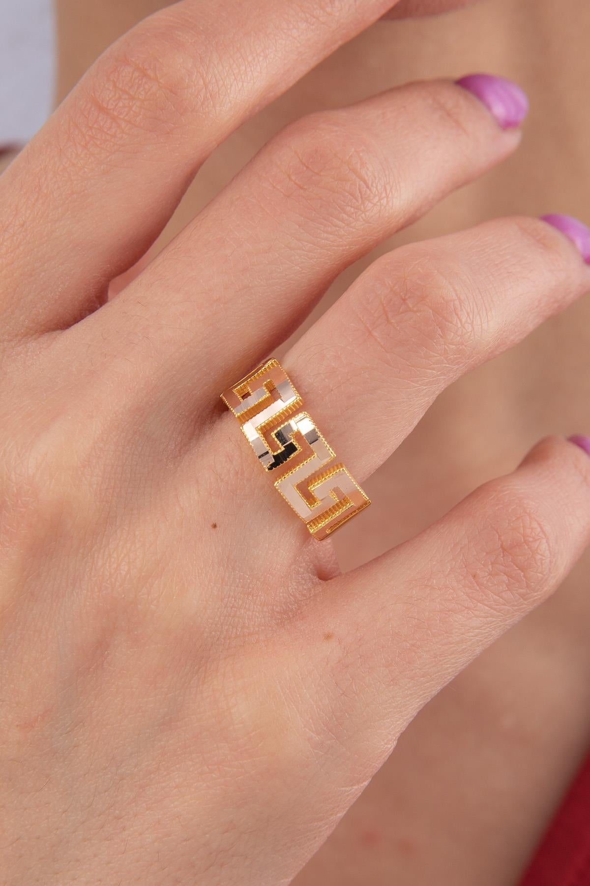 14K Gold Gleaming Greek Key Ring