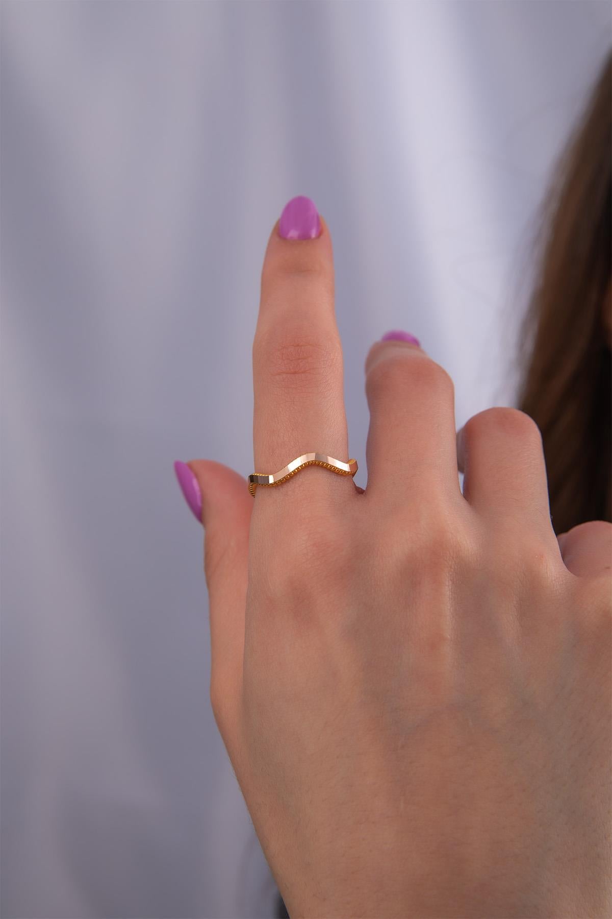 14K Gold Gleaming Zigzag Ring