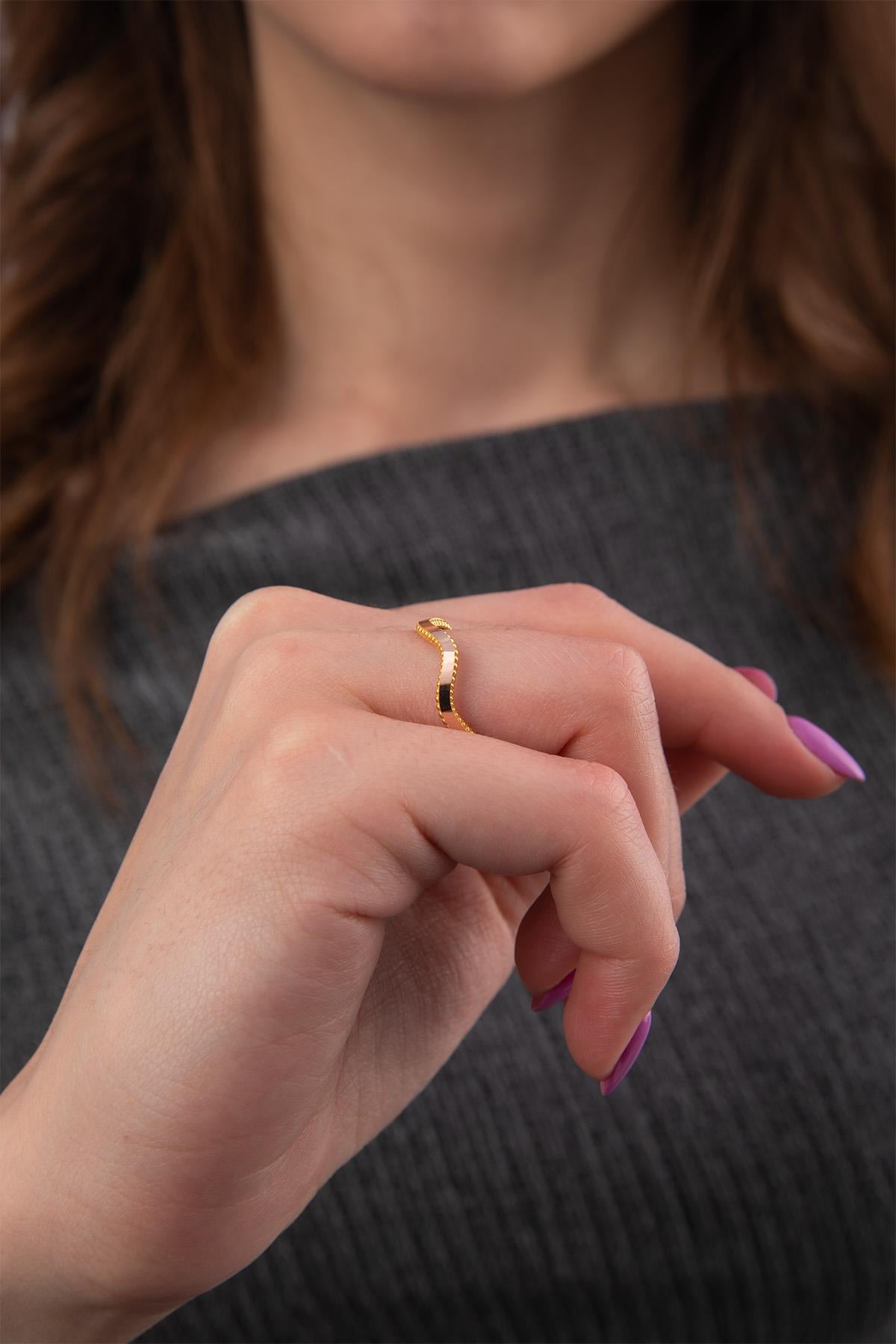 14K Gold Gleaming Zigzag Ring