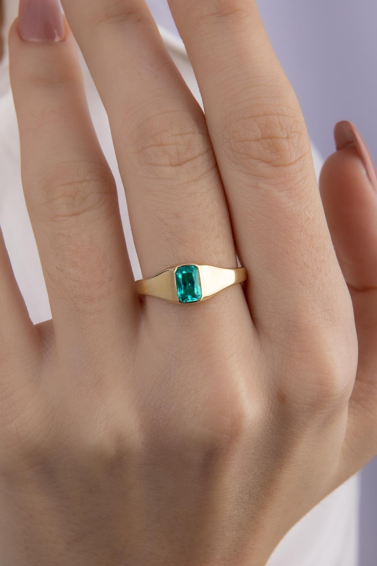 14K Gold Green Solitaire Ring