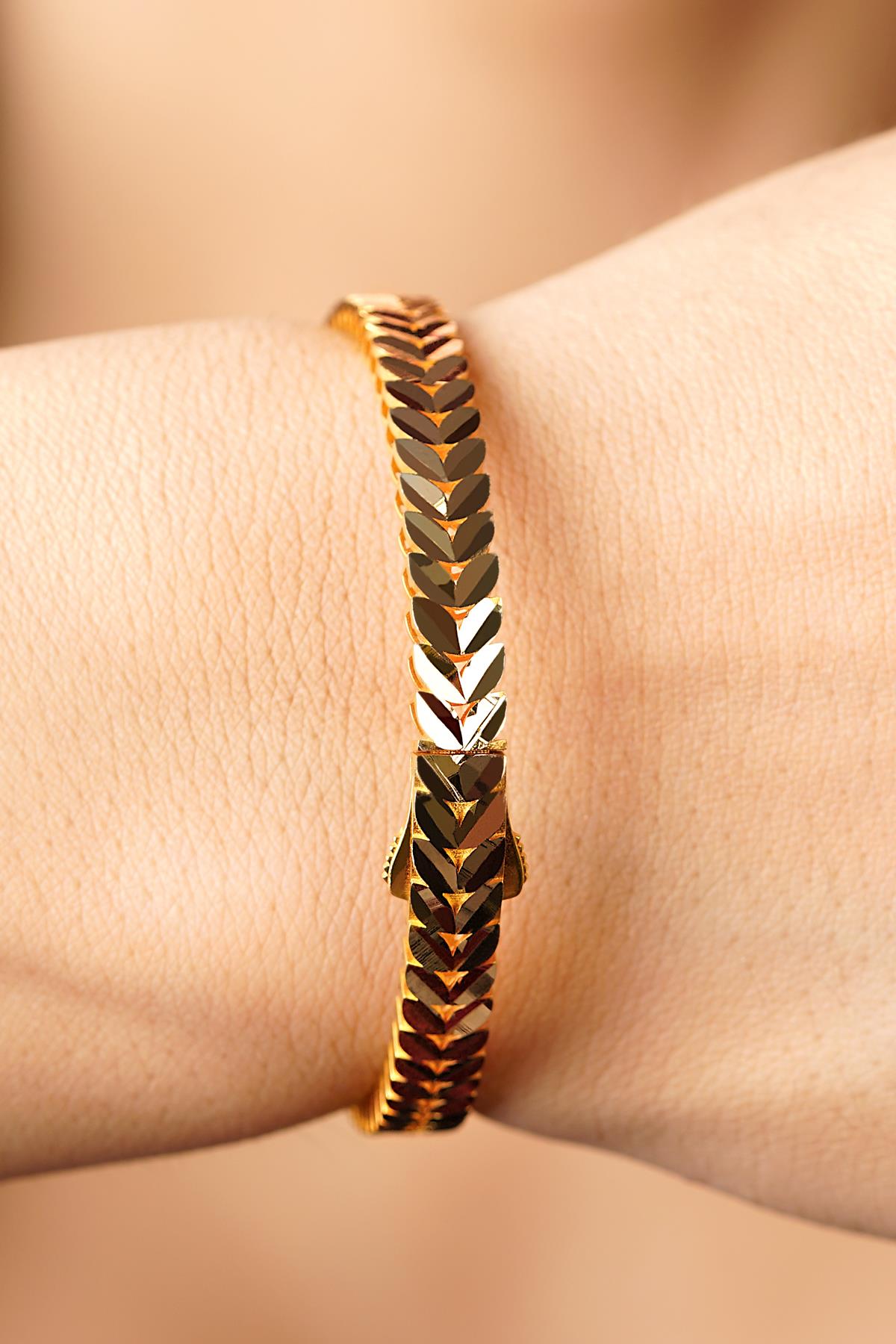14K Gold Leaf Motif Cuff Bangle