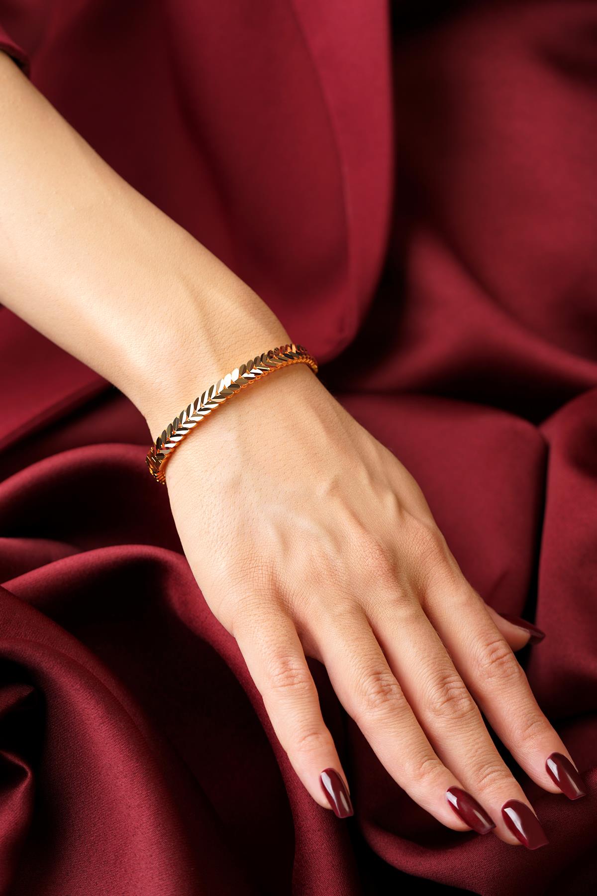 14K Gold Leaf Motif Cuff Bangle