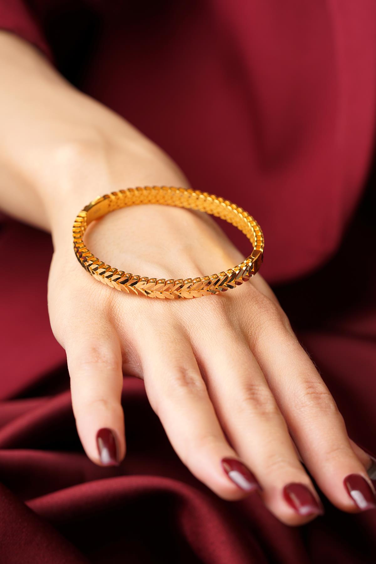 14K Gold Leaf Motif Cuff Bangle