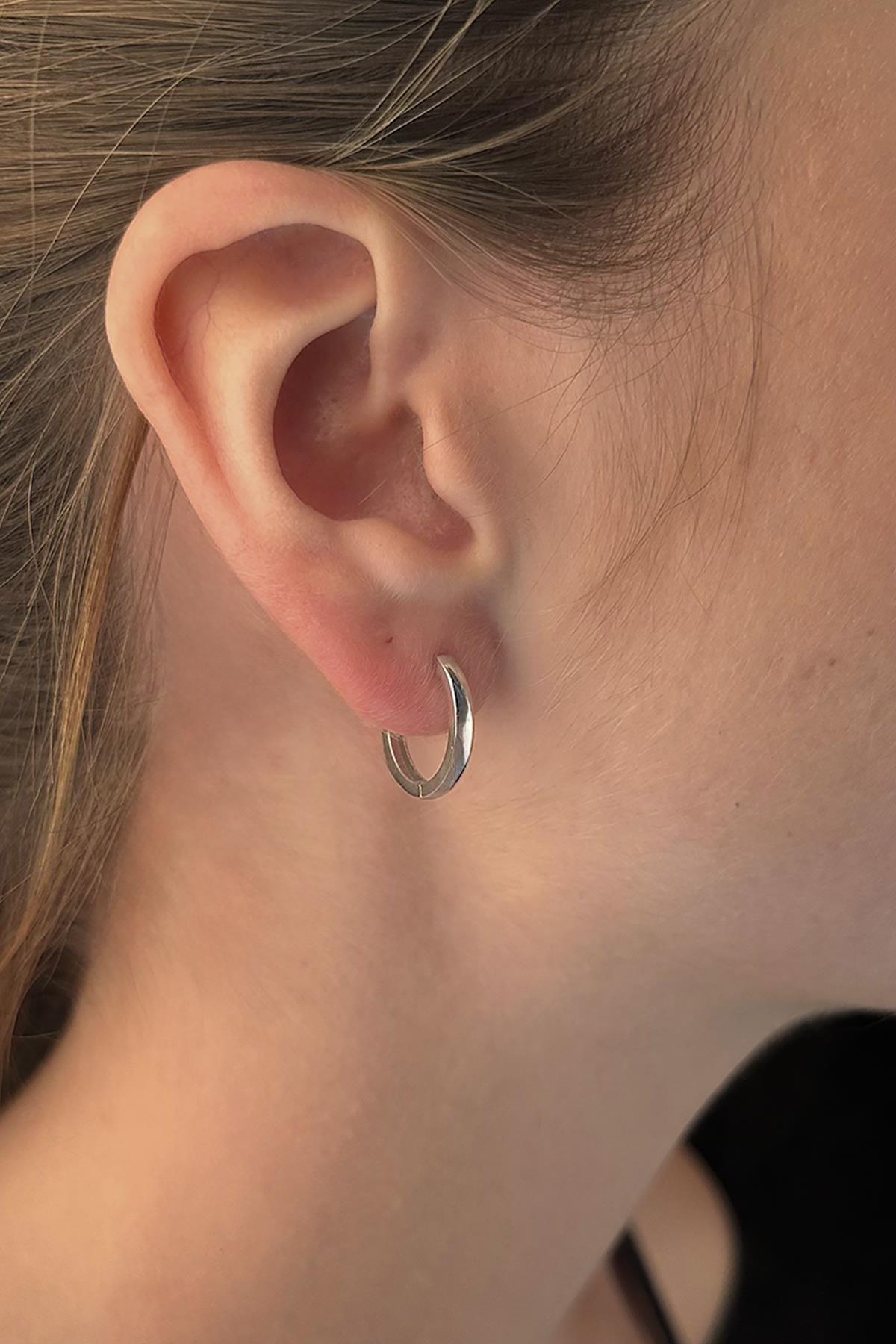 14K Gold Medium Gold Faceted Huggie Earrings