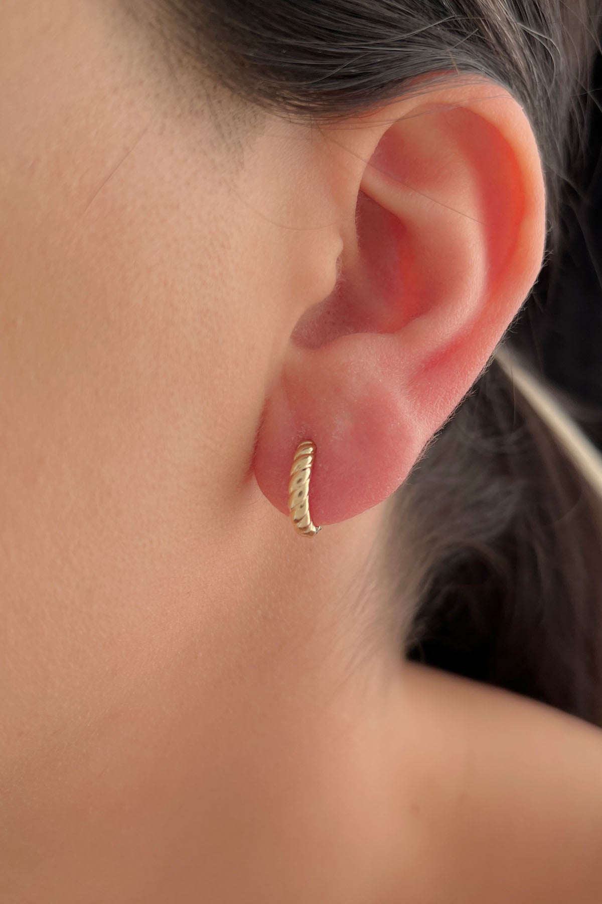 14K Gold Medium Rope Twist Huggie Earrings