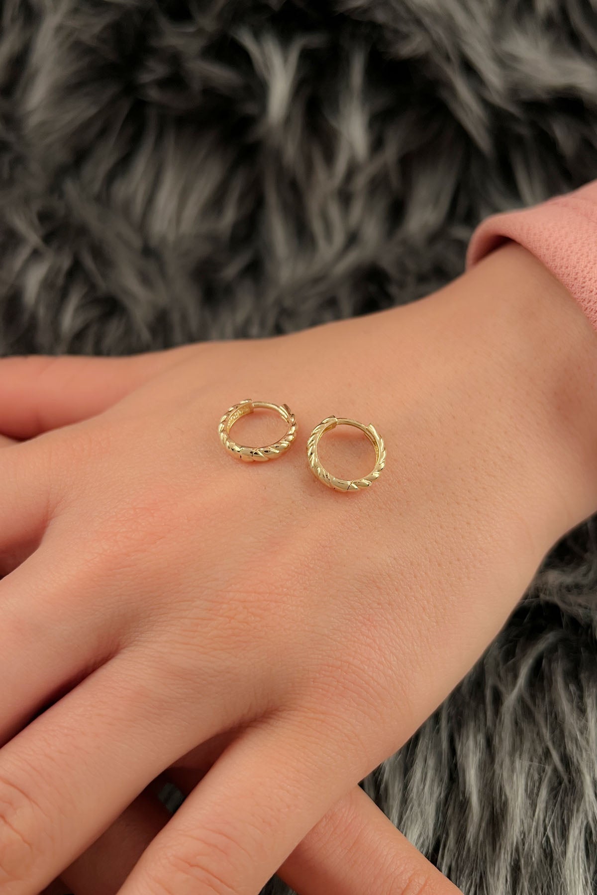 14K Gold Medium Rope Twist Huggie Earrings