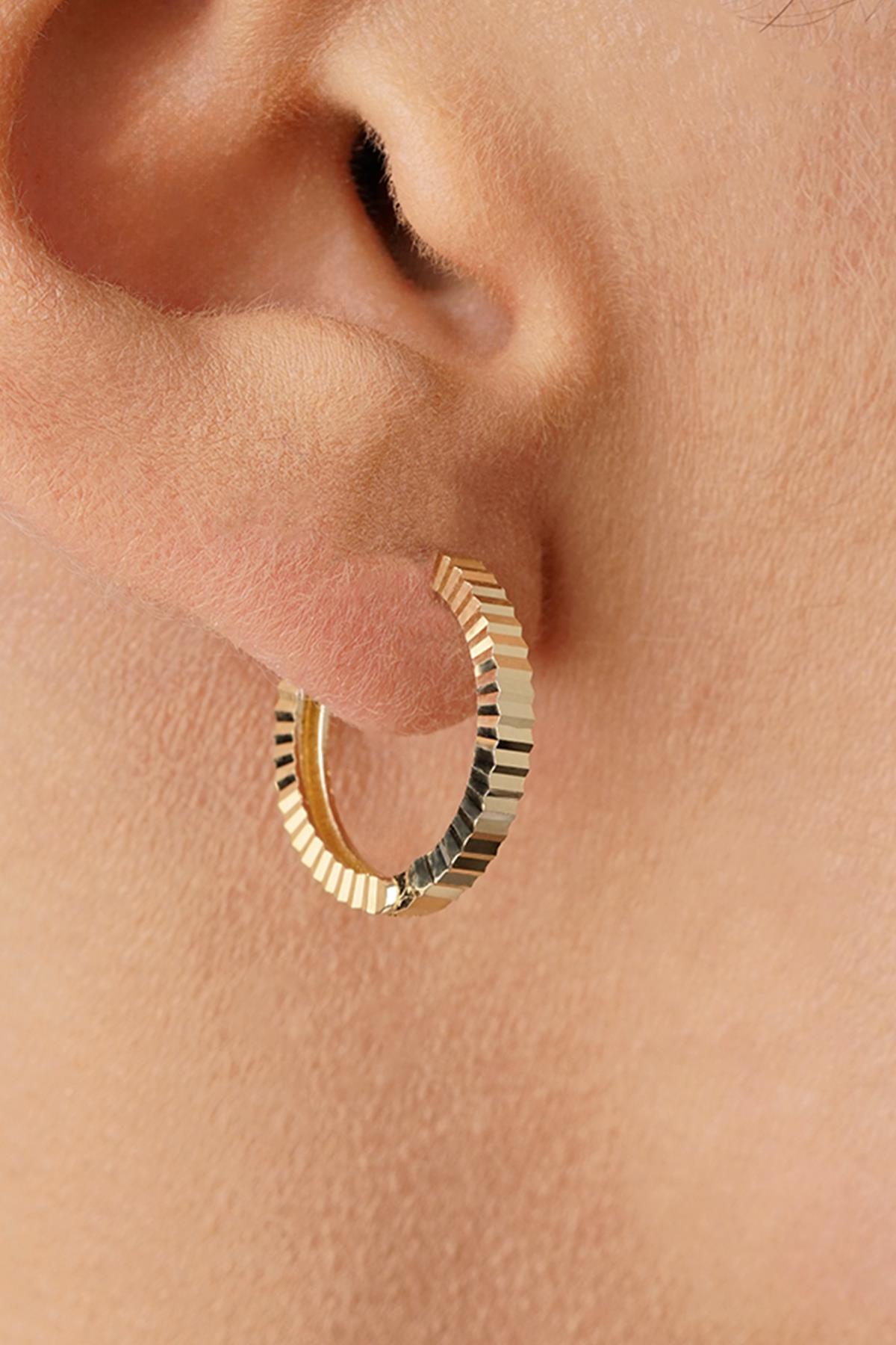 14K Gold Midi Diamond-Cut Hoop Earrings